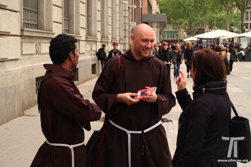Los Capuchinos por las calles de Barcelona